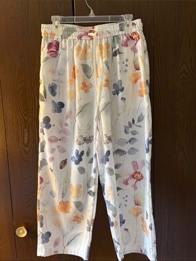 Shall We White Floral Print Elastic Waist Pants. Wide legs. Size L NWOT